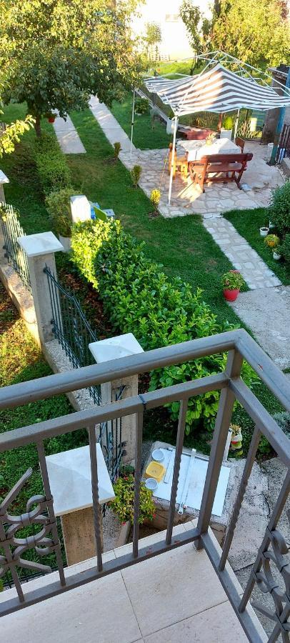 Lucic Guesthouse Cetynia Zewnętrze zdjęcie
