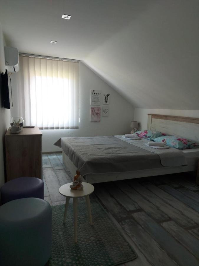 Lucic Guesthouse Cetynia Zewnętrze zdjęcie