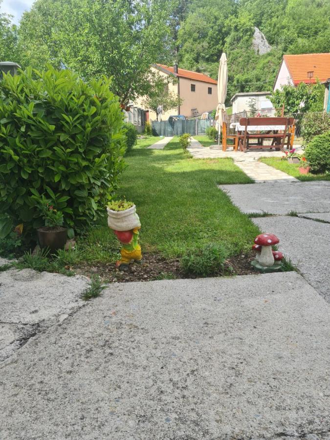 Lucic Guesthouse Cetynia Zewnętrze zdjęcie